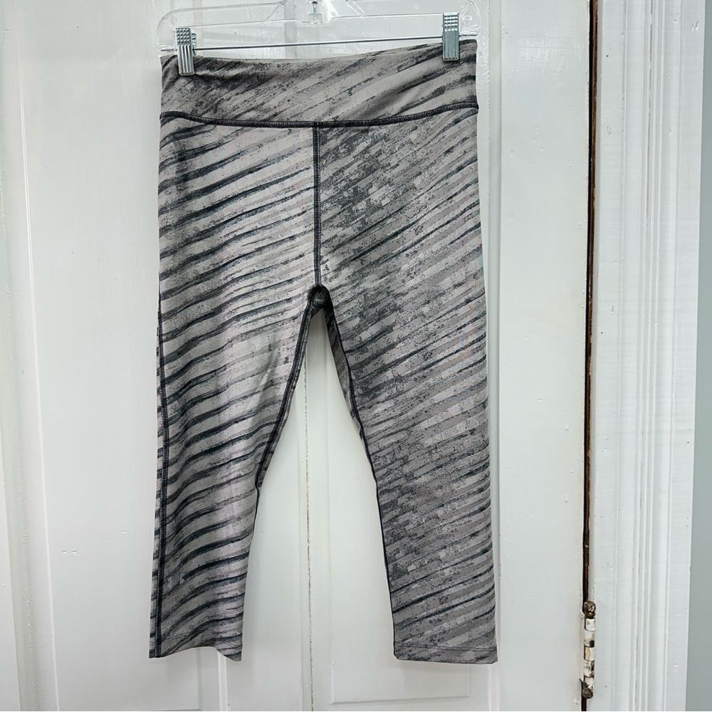 Under Armour heat gear compression capri capris leggings‎ women's medium grey